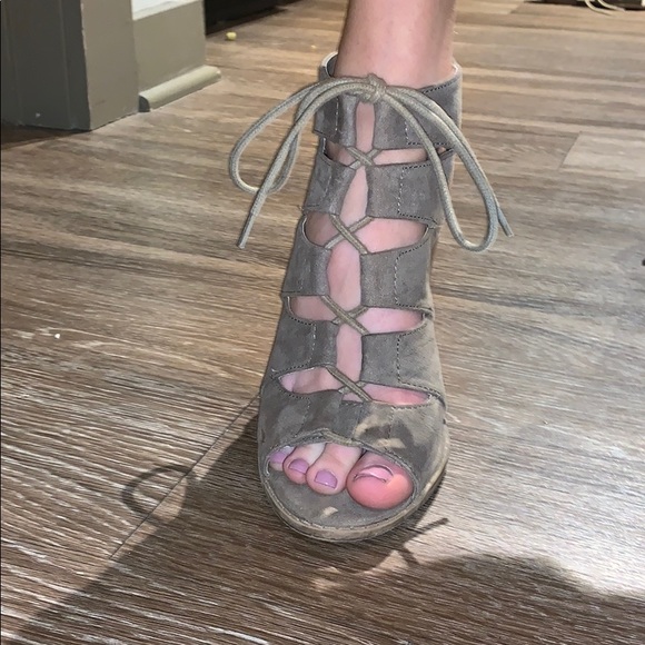 Qupid Shoes - Lace up booties